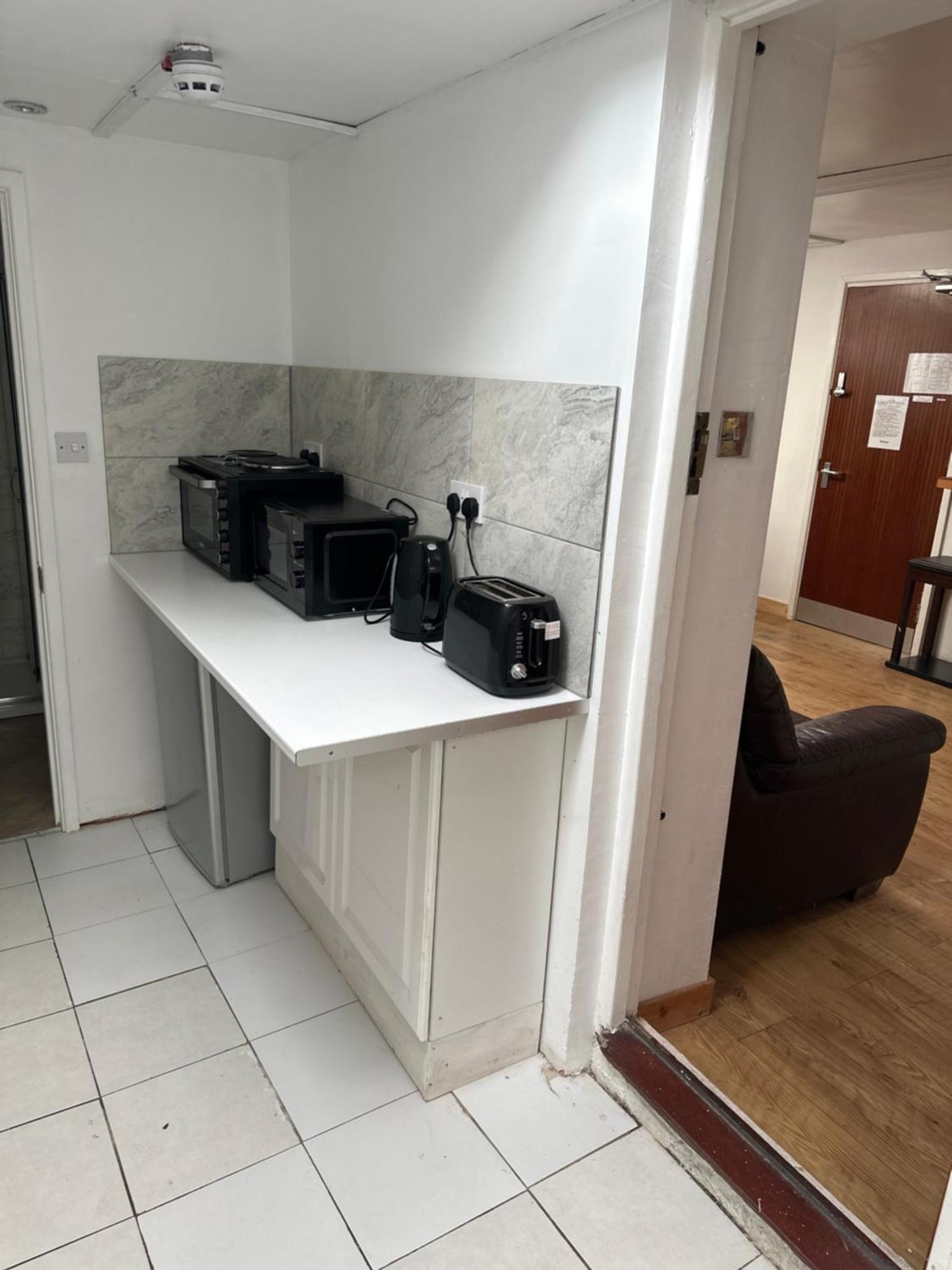 Barrs Court Beds Hotel Warmley Exterior photo